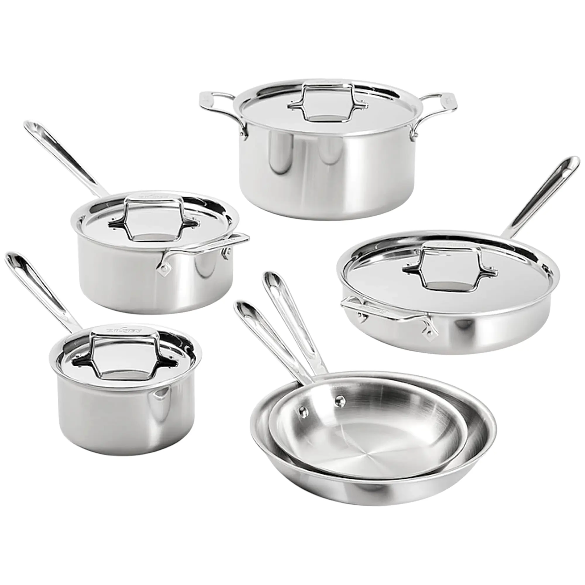 Juego de batería de cocina All-Clad D5 de 10 piezas fabricada en acero inoxidable cepillado brillante sobre un fondo blanco.