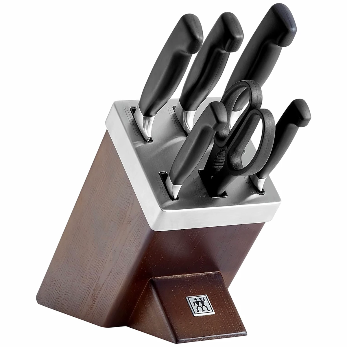 Bloque de cuchillos autoafilable de 7 piezas Zwilling Four Star de madera marrón y acero inoxidable con mangos negros ergonómicos, fotografiado de perfil sobre fondo blanco.