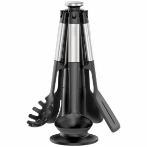 Juego de carrusel Elevate de Joseph Joseph con 5 utensilios de silicona negros colgados de forma organizada en un soporte giratorio vertical con detalles metálicos sobre fondo blanco.