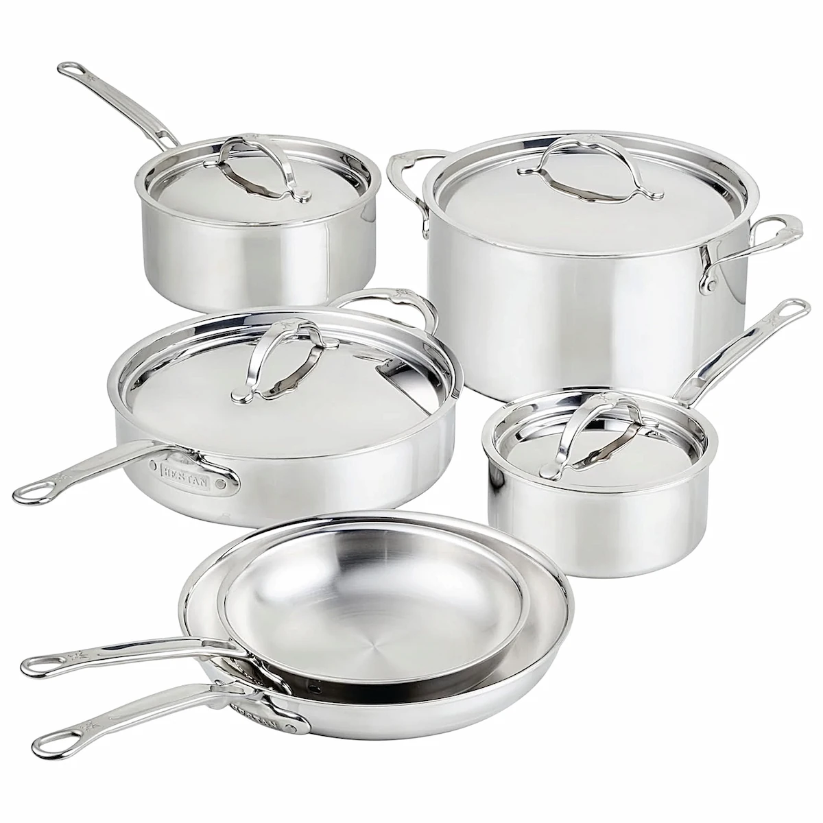 Juego de utensilios de cocina Hestan ProBond Luxe de 10 piezas en acero inoxidable brillante con tapas y mangos remachados sobre fondo blanco.